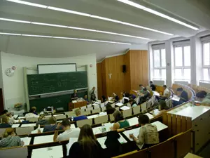 Vorbereitung auf die Latinumsprüfung der Studenten aus Deutschland, Schweiz und Österreich
